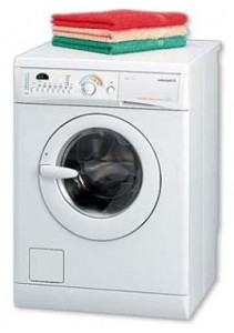 तस्वीर वॉशिंग मशीन Electrolux EW 1077 F, समीक्षा