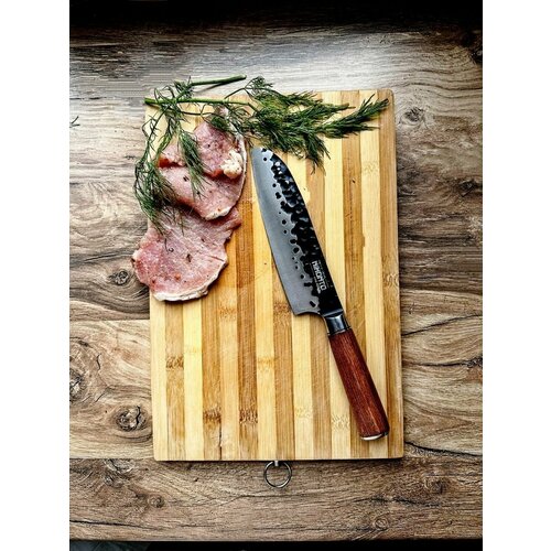 NIHONTO Японский кухонный нож Сантоку ( Santoku ). Профессиональный кованый нож с односторонней заточкой. Сталь AUS-8. Длина лезвия 18 см. фото